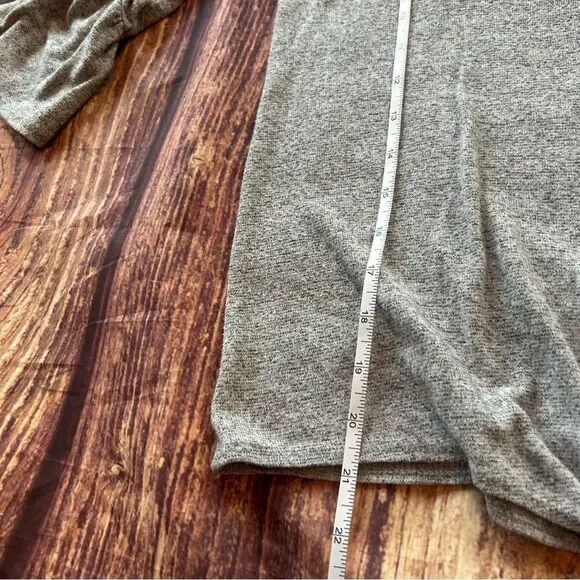 Women’s Caution To The Wind Anthropologie Grey Top Bell Sleeves Size S - Picture 4 of 5